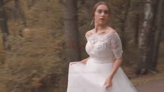 Привлекательная невеста в белых чулках становится непослушной на камеру - chelmass.ru