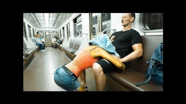 Подглядывание за девушками в вагоне поезда